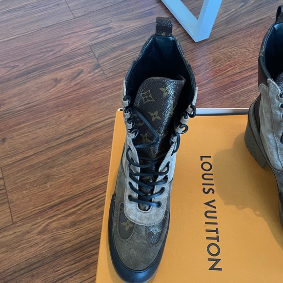 Louis Vuitton Suede Calfskin Monogram Laureate Platform Desert Boots - Picture 15 of 16